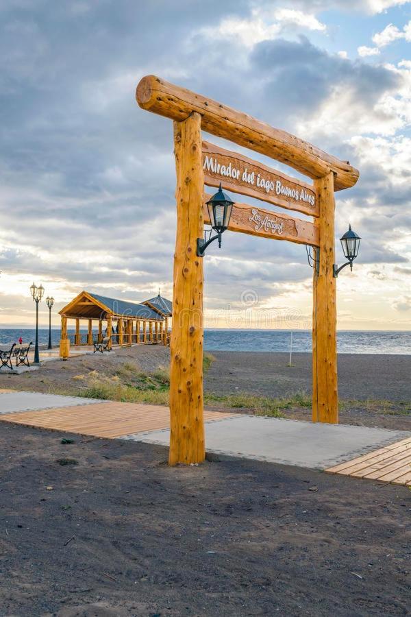 Casa Costanera Lago Buenos Aires, Los Antiguos Eksteriør bilde